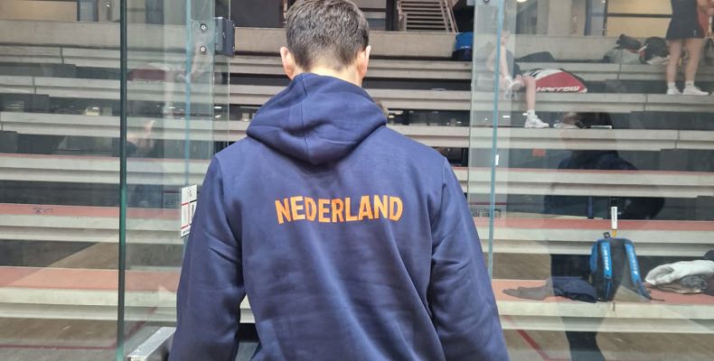 Deze hoodies hebben een speciale opdruk gekregen van het Nederlands team. Maar jij kan deze heerlijke trui ook bestellen bij Osaka, met de kortingscode bij een lidmaatschap van SBN.  